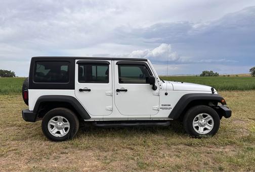 2016 Jeep Wrangler Unlimited Sport RHD