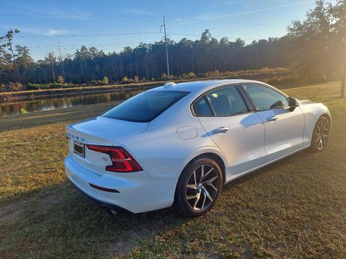 2020 Volvo S60 T5 Momentum