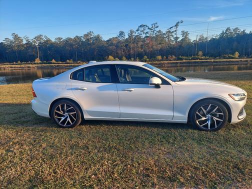 2020 Volvo S60 T5 Momentum