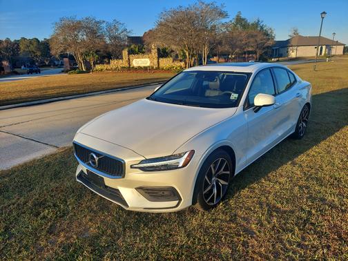 2020 Volvo S60 T5 Momentum
