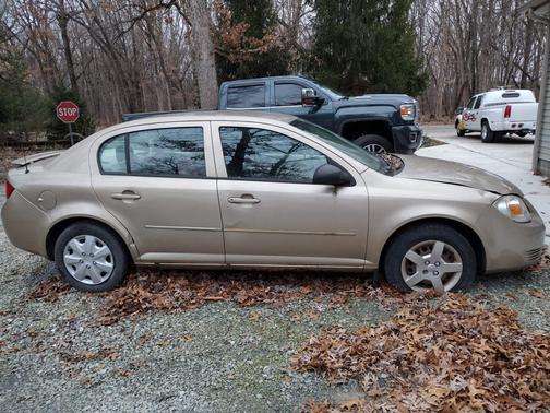 Photo 1 of 1 of 2005 Chevrolet Cobalt Base