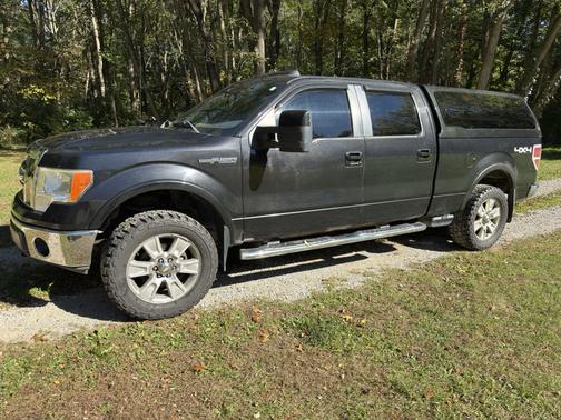 Black 2010 Ford F-150 Lariat SuperCrew