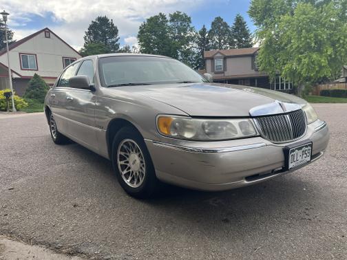 2000 Lincoln Town Car Signature