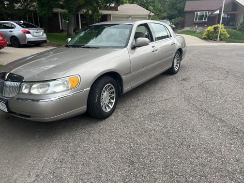 2000 Lincoln Town Car Signature