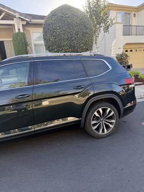 Green 2021 Volkswagen Atlas 3.6L SEL Premium R-Line
