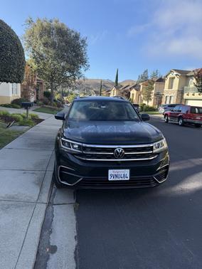 Green 2021 Volkswagen Atlas 3.6L SEL Premium R-Line