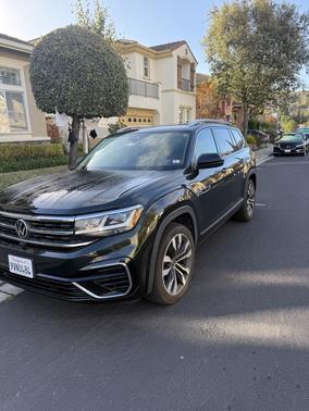 Green 2021 Volkswagen Atlas 3.6L SEL Premium R-Line