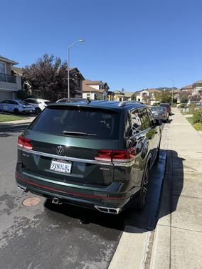 Green 2021 Volkswagen Atlas 3.6L SEL Premium R-Line
