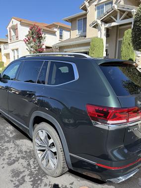 Green 2021 Volkswagen Atlas 3.6L SEL Premium R-Line