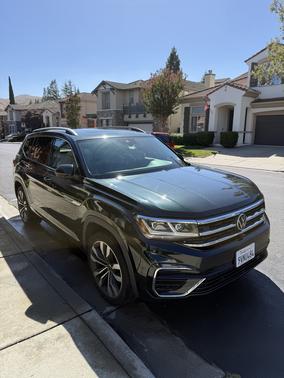 Green 2021 Volkswagen Atlas 3.6L SEL Premium R-Line