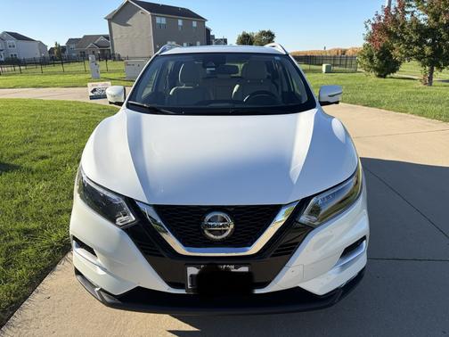 White 2021 Nissan Rogue Sport SL