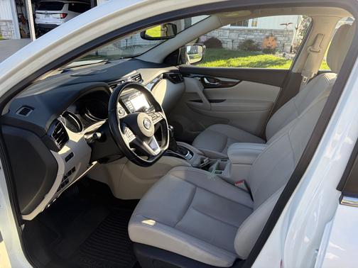 White 2021 Nissan Rogue Sport SL