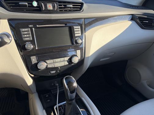 White 2021 Nissan Rogue Sport SL