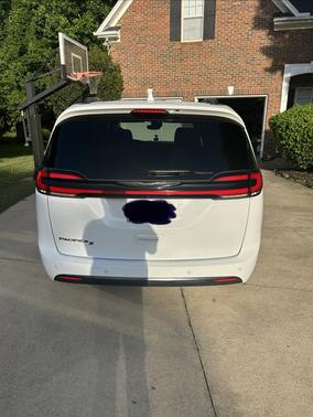 White 2022 Chrysler Pacifica Touring L
