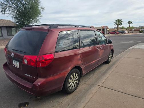 Red 2006 Toyota Sienna CE