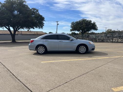 2013 Chrysler 200 LX
