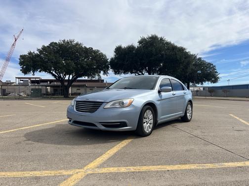 2013 Chrysler 200 LX
