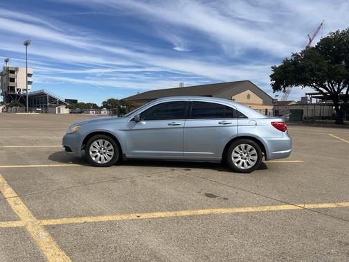 2013 Chrysler 200 LX