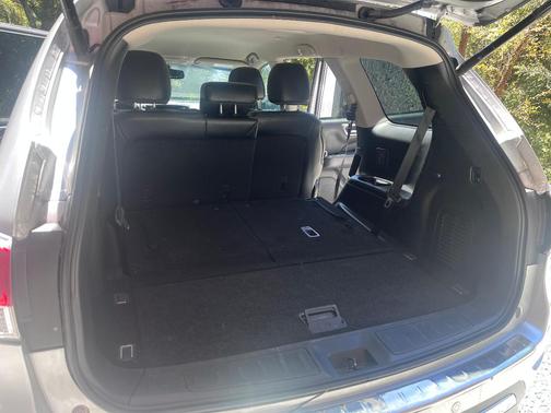 Silver 2015 Nissan Pathfinder SL