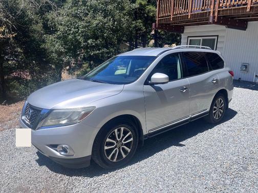 Silver 2015 Nissan Pathfinder SL