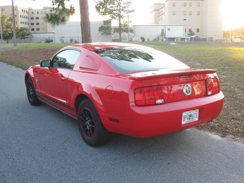 Red 2009 Ford Mustang Premium