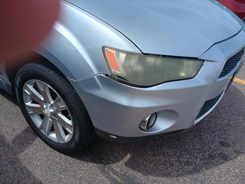 Silver 2010 Mitsubishi Outlander SE