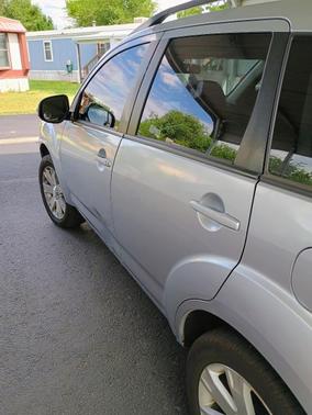 Silver 2010 Mitsubishi Outlander SE