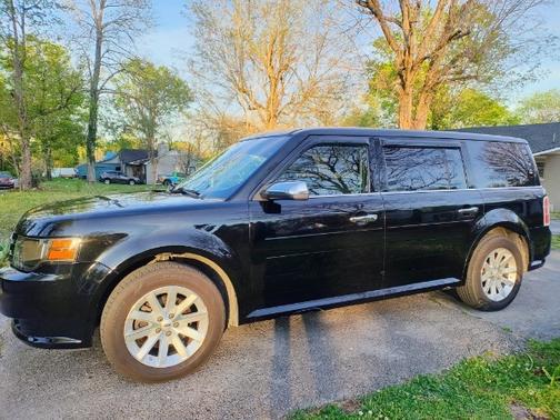 Black 2009 Ford Flex Limited