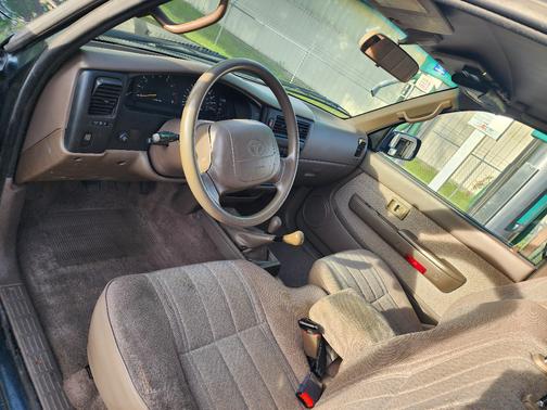 Green 1995 Toyota Tacoma Xtracab 1995.5