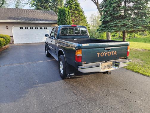 Green 1995 Toyota Tacoma Xtracab 1995.5
