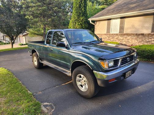 Green 1995 Toyota Tacoma Xtracab 1995.5