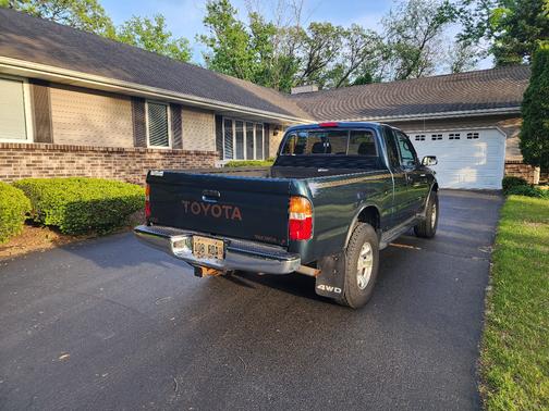 Green 1995 Toyota Tacoma Xtracab 1995.5