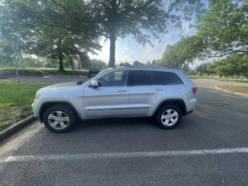 Photo 5 of 5 of 2012 Jeep Grand Cherokee Laredo