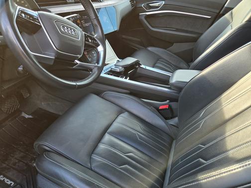 2019 Audi e-tron Prestige