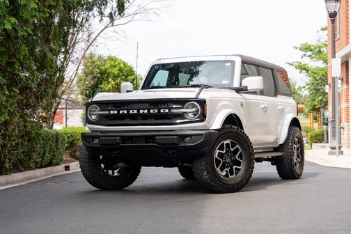 White 2024 Ford Bronco Outer Banks