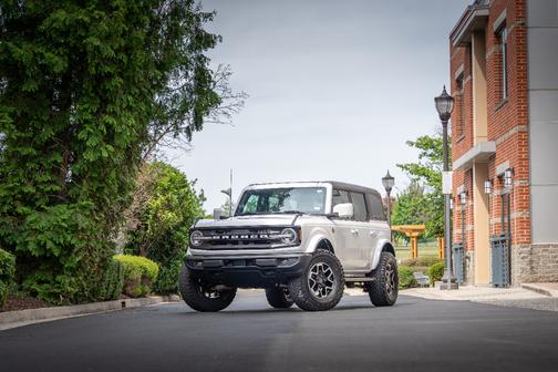 White 2024 Ford Bronco Outer Banks