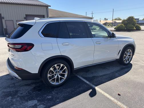 White 2022 BMW X5 xDrive40i