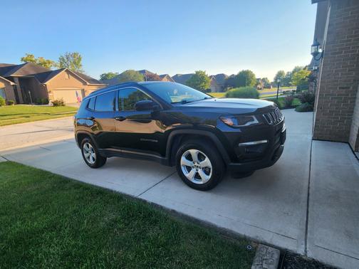 Black 2018 Jeep Compass Latitude