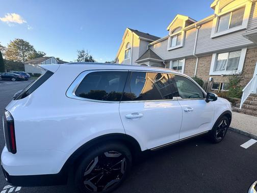 White 2025 Kia Telluride EX