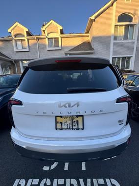 White 2025 Kia Telluride EX