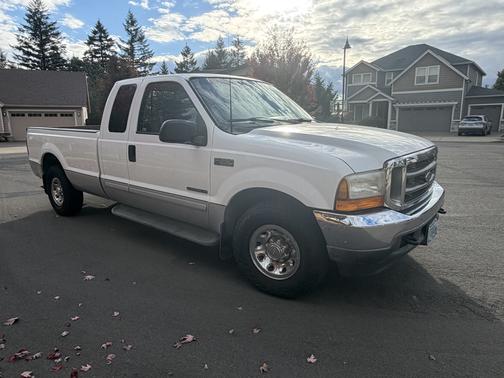 White 2001 Ford F-250 XLT SuperCab Super Duty