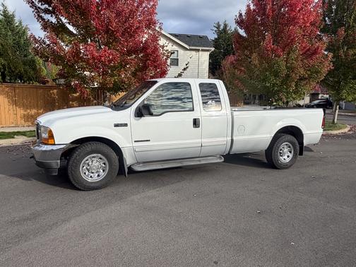 White 2001 Ford F-250 XLT SuperCab Super Duty