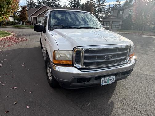 White 2001 Ford F-250 XLT SuperCab Super Duty