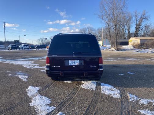 1995 Chrysler Town & Country Base