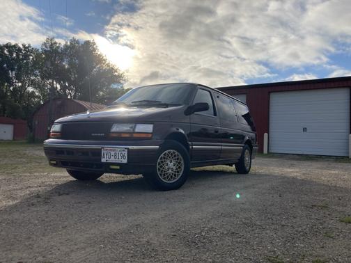 1995 Chrysler Town & Country Base