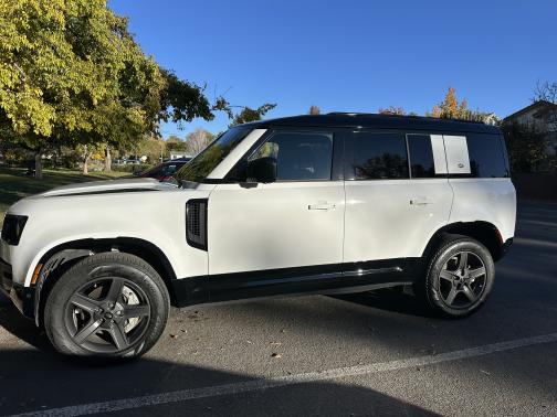 2024 Land Rover Defender 110 P400 X-Dynamic SE