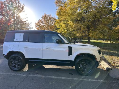2024 Land Rover Defender 110 P400 X-Dynamic SE