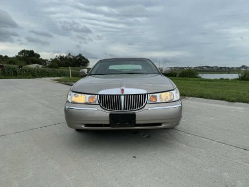 1999 Lincoln Town Car Executive