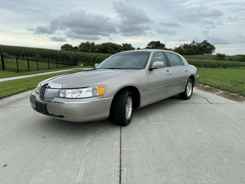 1999 Lincoln Town Car Executive