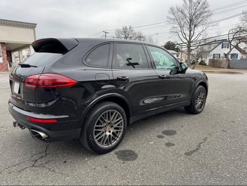 2017 Porsche Cayenne Platinum Edition